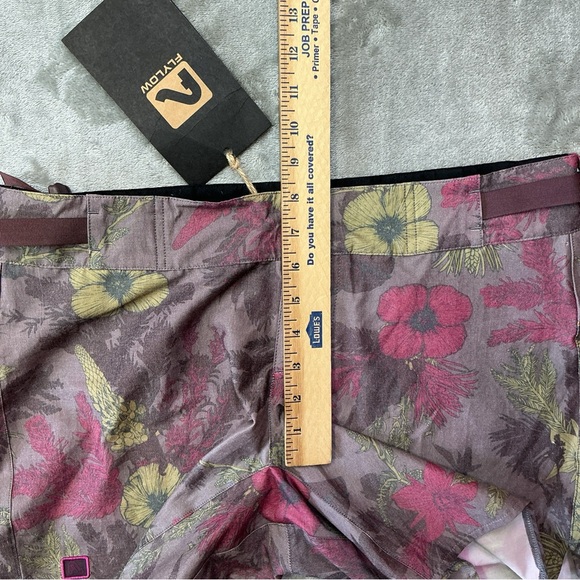 FLYLOW Marion Shorts womens Medium backcountry boardshorts quick dry adjustable - Picture 10 of 10